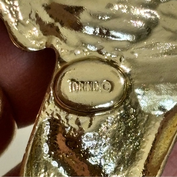 Vintage Signed Torino  Face Brooch Black Matte Finish Over Gold Tone Metal #029 - Picture 2 of 7